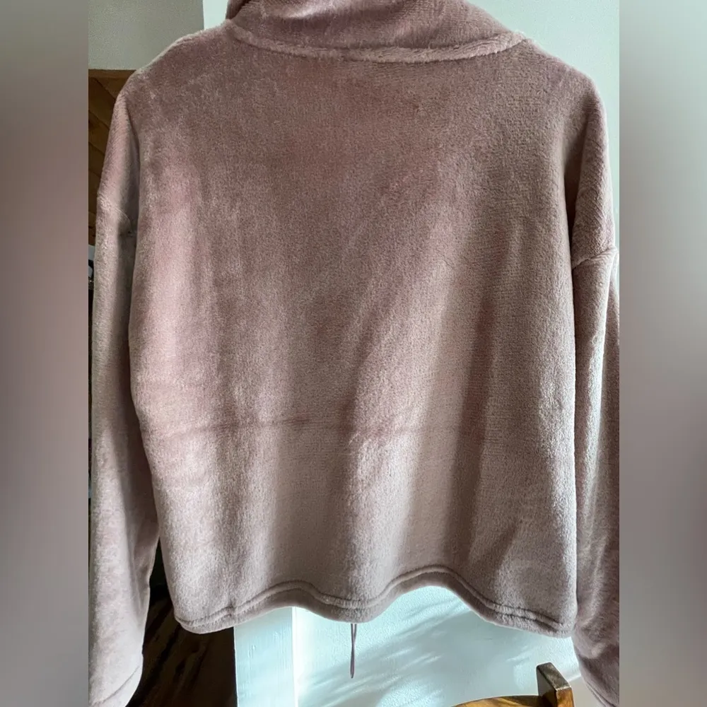 BNWT Pink Rose 3/4 zip shirt size medium - Image 4