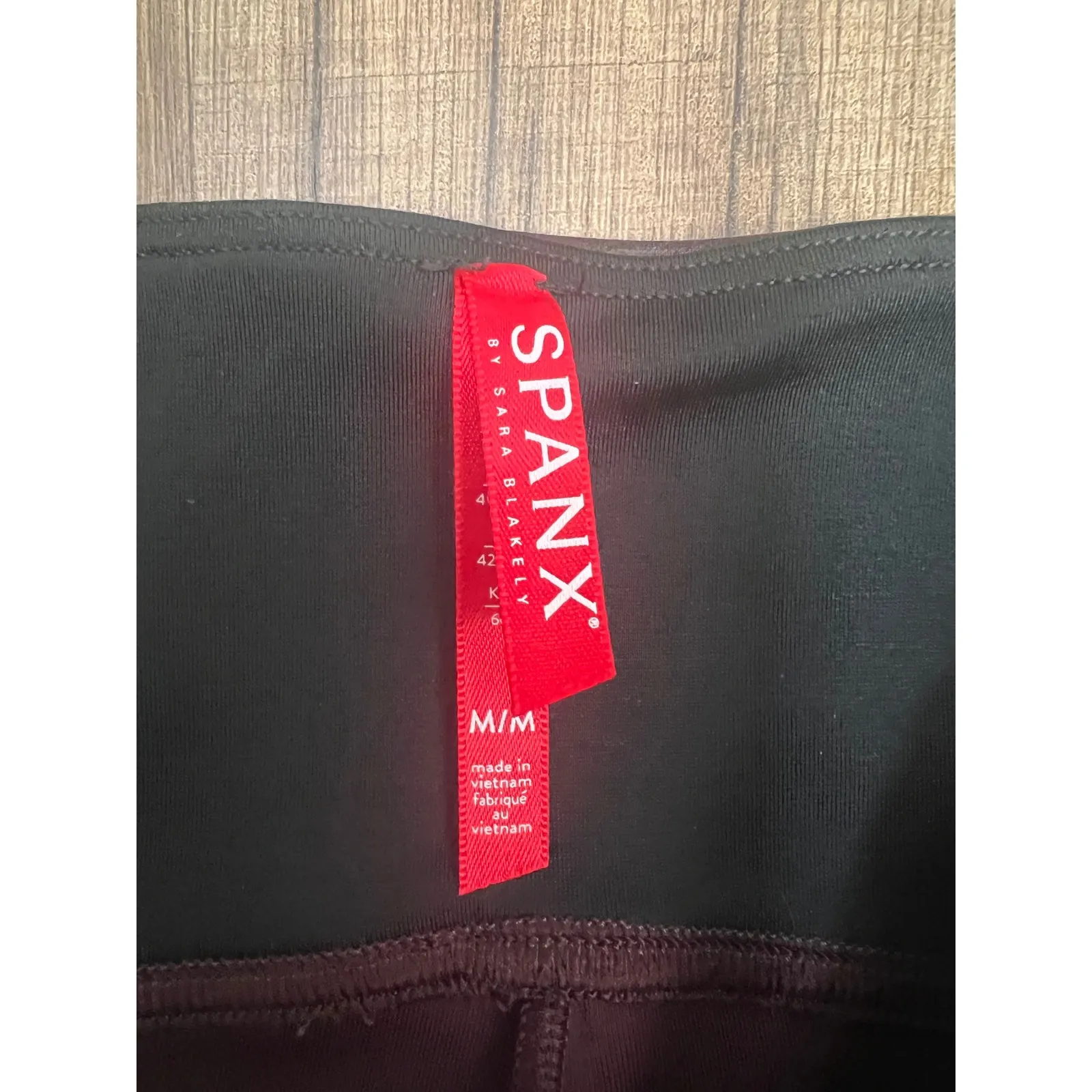 Spanx Faux Leather Leggings M‎ Black Coated High Waist 87% Nylon 13% Spandex - Image 6