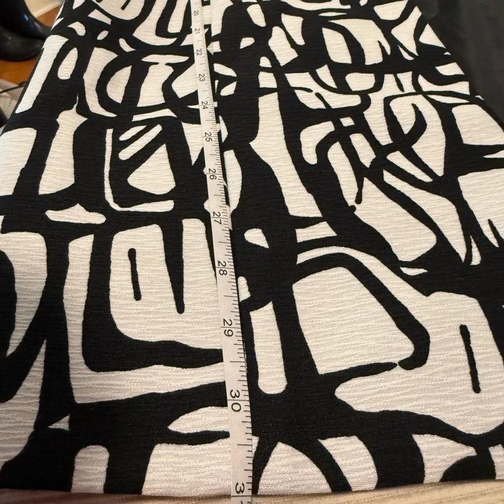 Kasper Black and White Blazer with Graphic Print 8 - Image 6