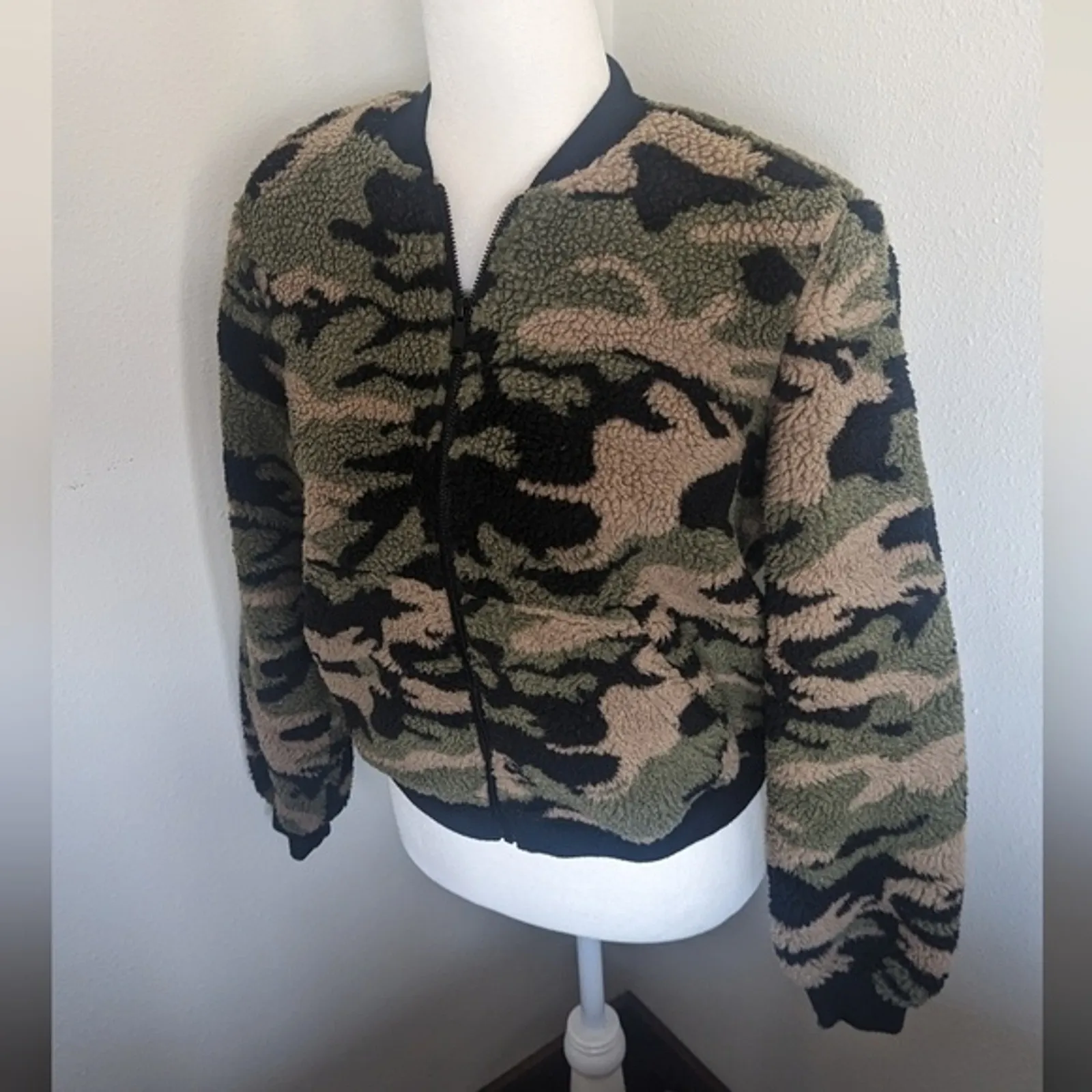 Rock & Republic Camo Zip Up Sherpa Fleece Jacket Size‎ Women's Small - Image 3
