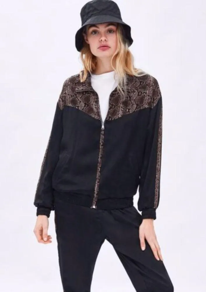 NWT ZARA Bomber Jacket  Snake /Animal Print M Lightweight Bloggers Fav - Image 2