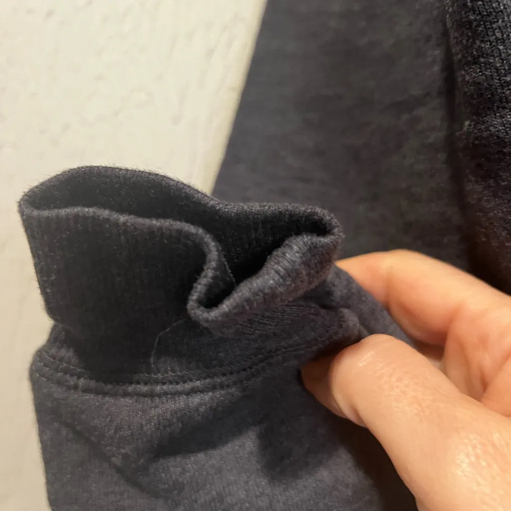 Billabong Dark Gray with multi color logo kangaroo pocket hoodie size small - Image 6