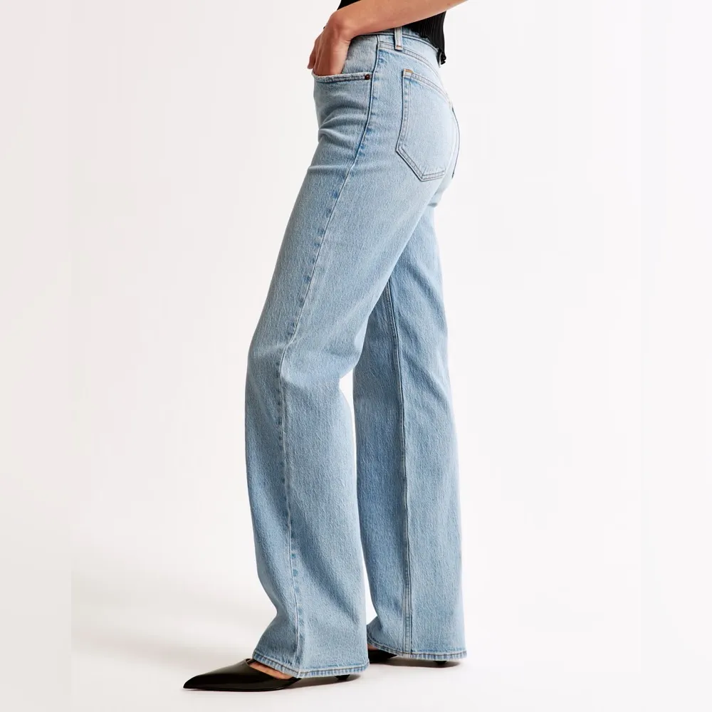 Abercrombie & Fitch the 90’s Relaxed High Waist Jeans Light Wash size 32s (NWT) - Image 5