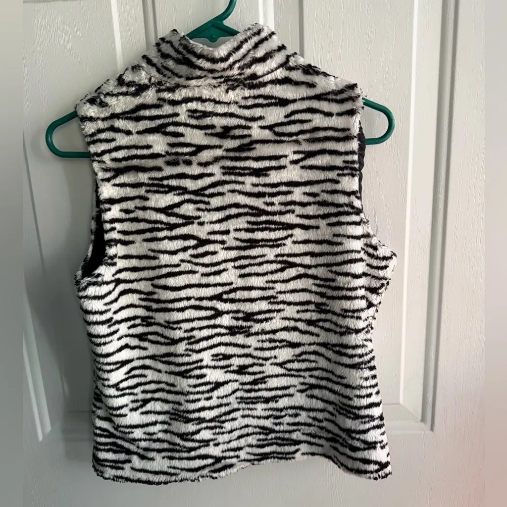 XHILARATION Faux Fur Zebra Print Vest Women’s 🖤SIZE S🤍 Black White - Image 7
