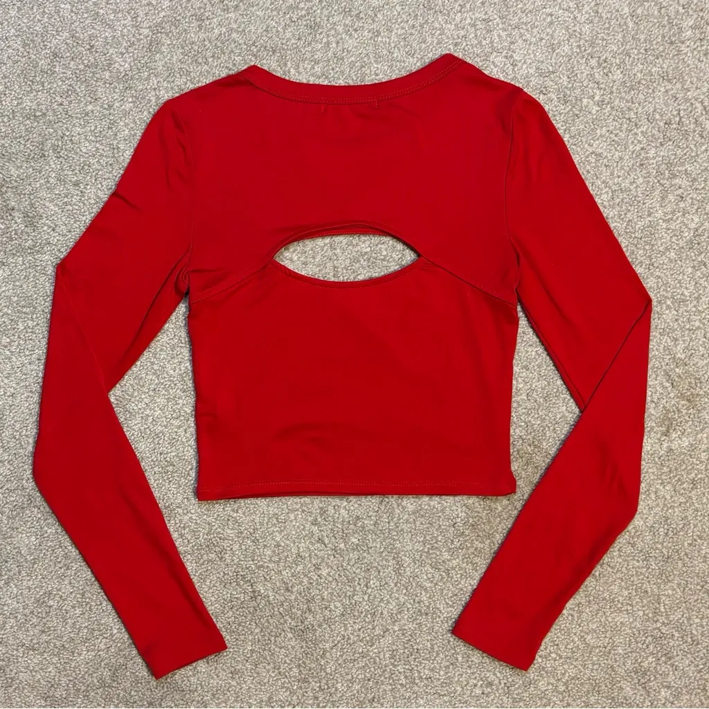 Liz & Sara Red “Angel” Cutout Long Sleeve Crop Top Size Small - Image 2