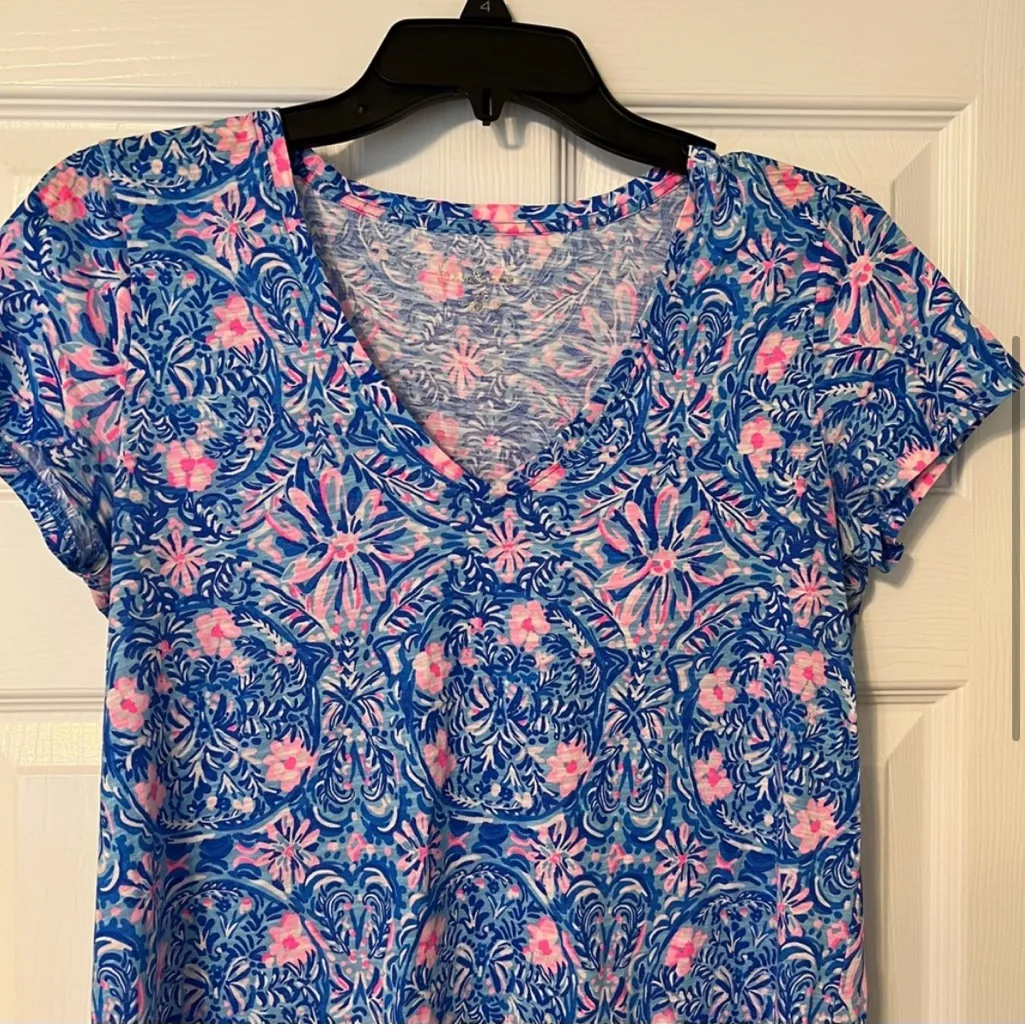 Lilly Pulitzer Etta V-neck Blue Peri Takin it Easy top size XS - Image 2