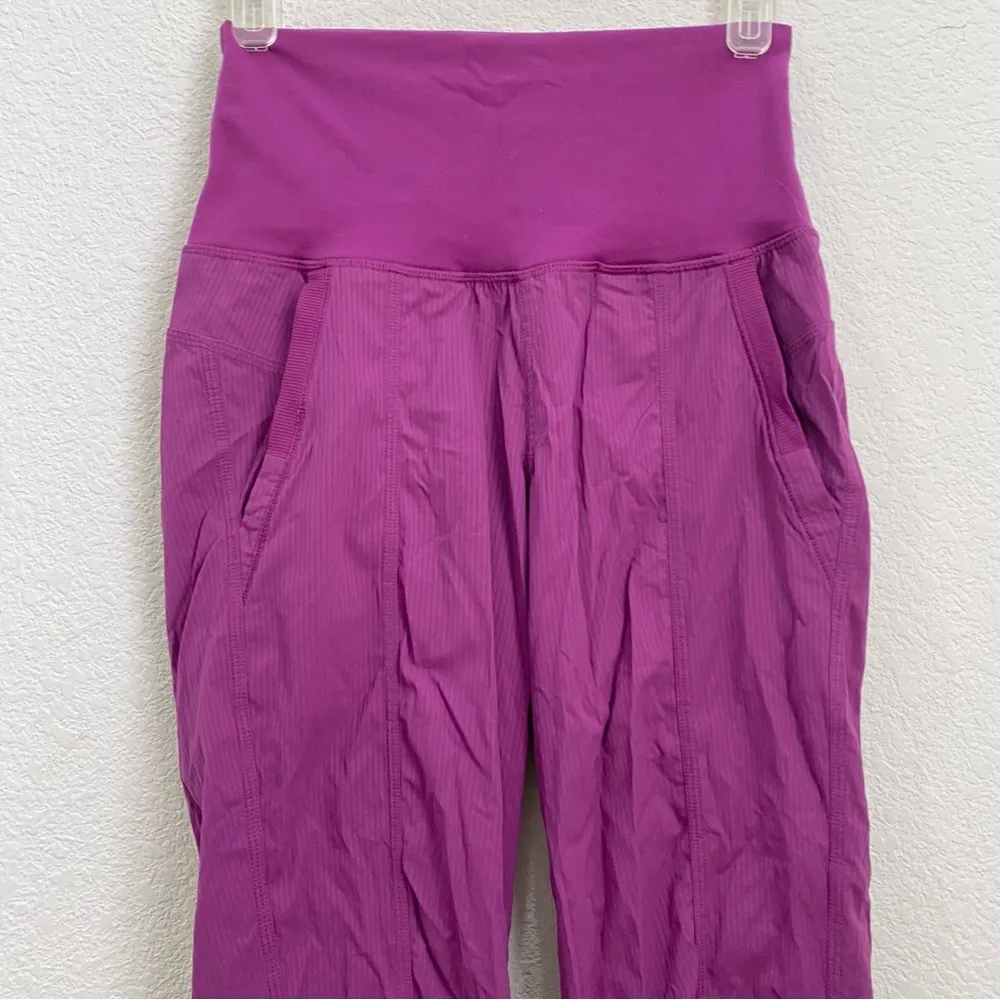 LULULEMON Athletica In Flux Crop Pant in Regal Plum Size 4 - Image 7