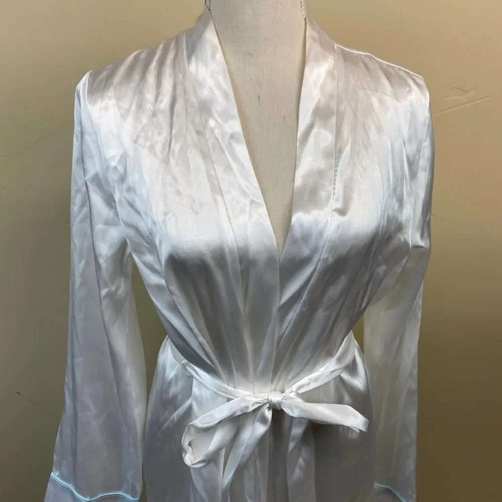 Apt. 9 Intimates Embroidered Bridal Write Wrapper Robe Size M - Image 2