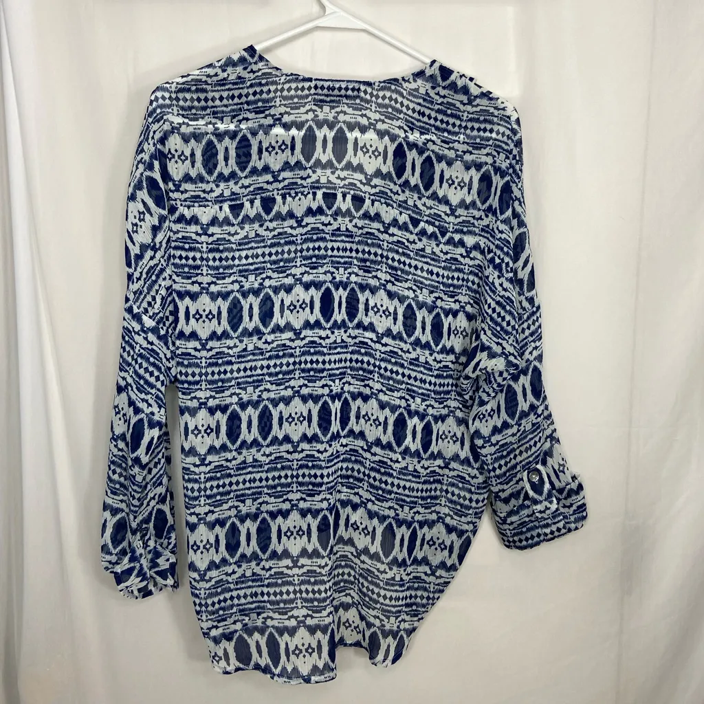 NWOT About A Girl LA women’s blue white geometric sheer crop sleeve blouse XS - Image 5