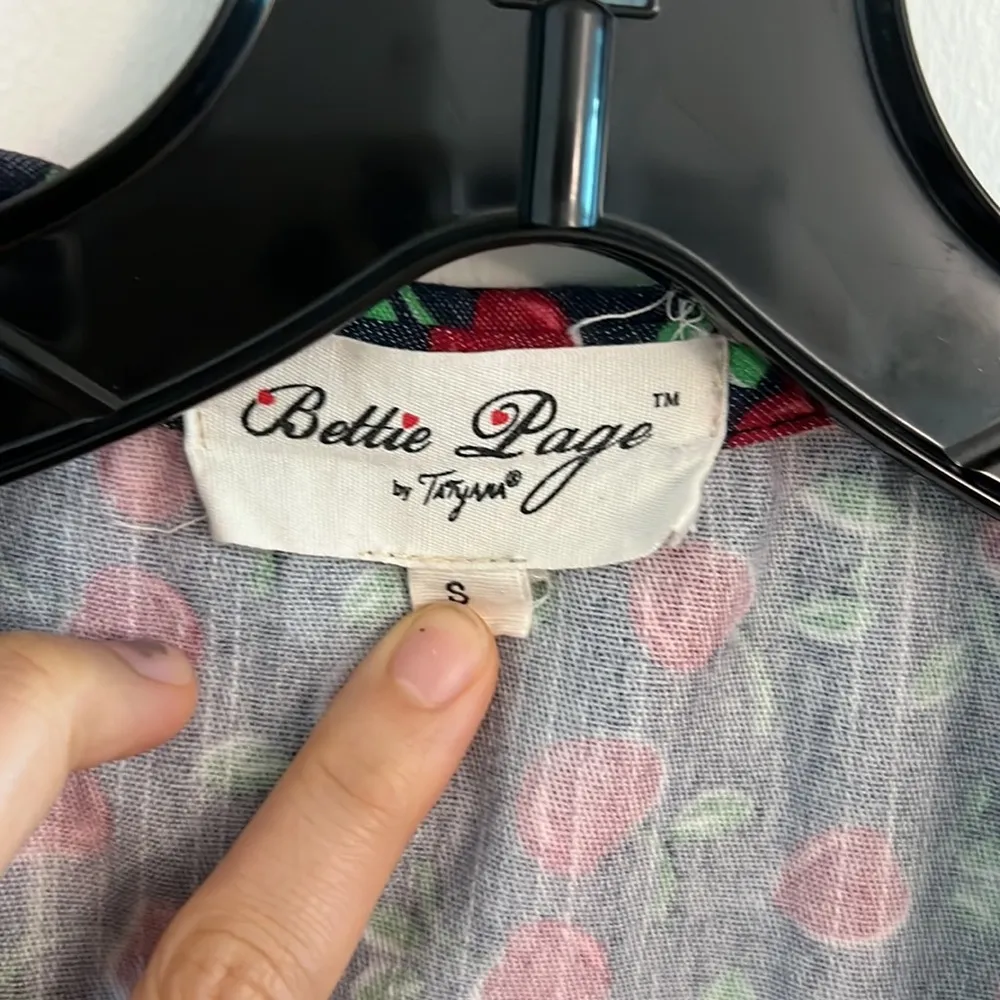 Bettie page Retro stretch chambray cherry print circle dress with original belt - Image 5