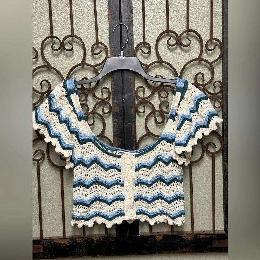 Zara cream/blue crochet button front crop top - Image 4