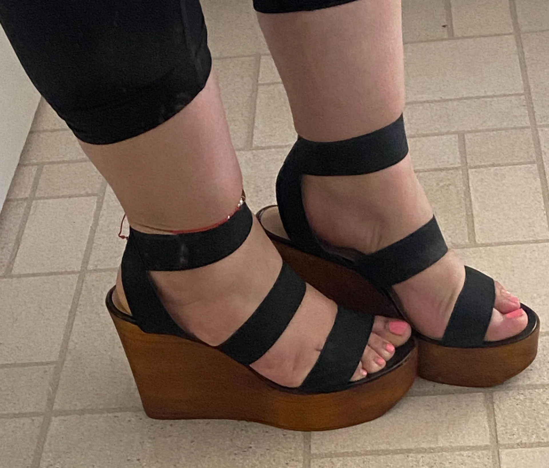 Blondy Black Wedge - Image 3