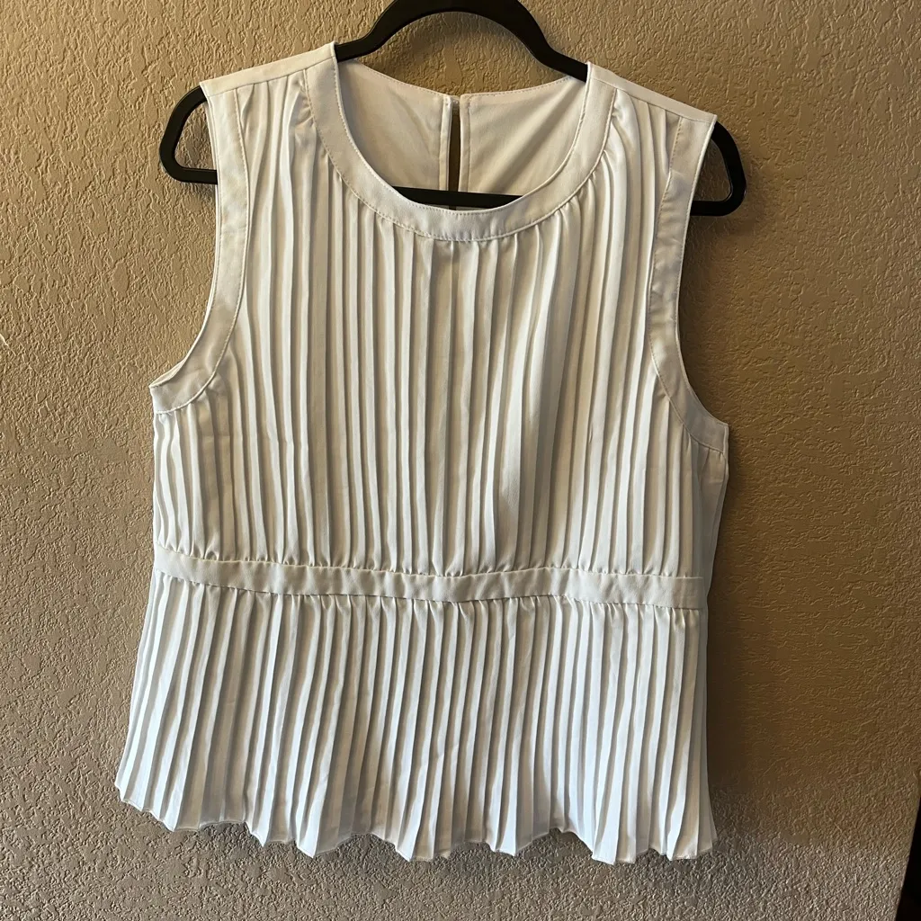 Shein White Pleated Sleeveless Blouse Size Large | Basic Versatile Top - Image 2