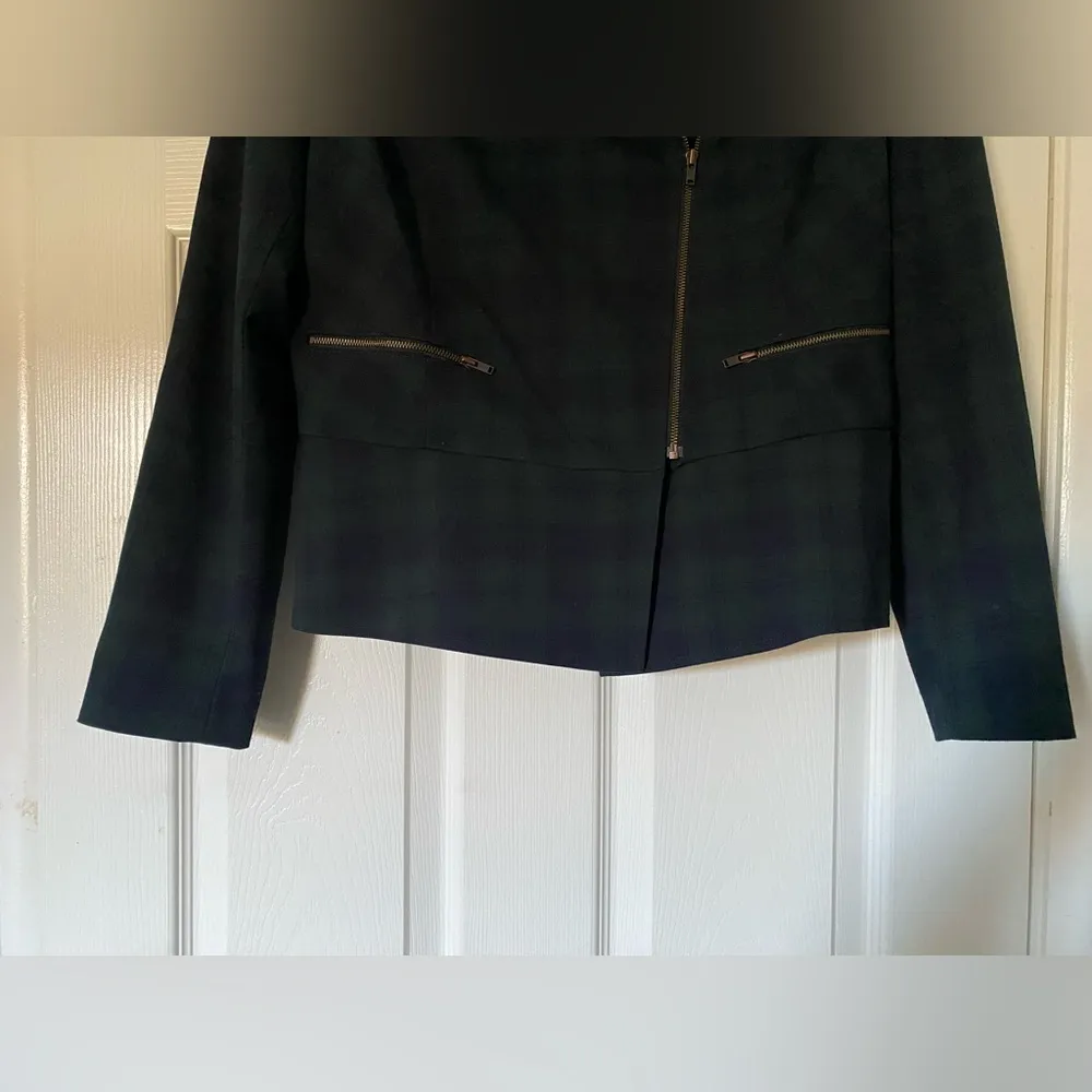 CABI Tartan Plaid Asymmetrical Zip Moto Blazer
Jacket EUC 3181 Size 8 - Image 4