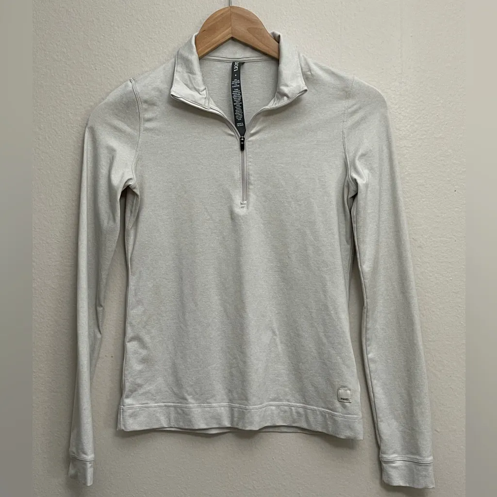 Vuori Women’s Halo Essential Half Zip Dreamknit color Salt Heather size Small - Image 4