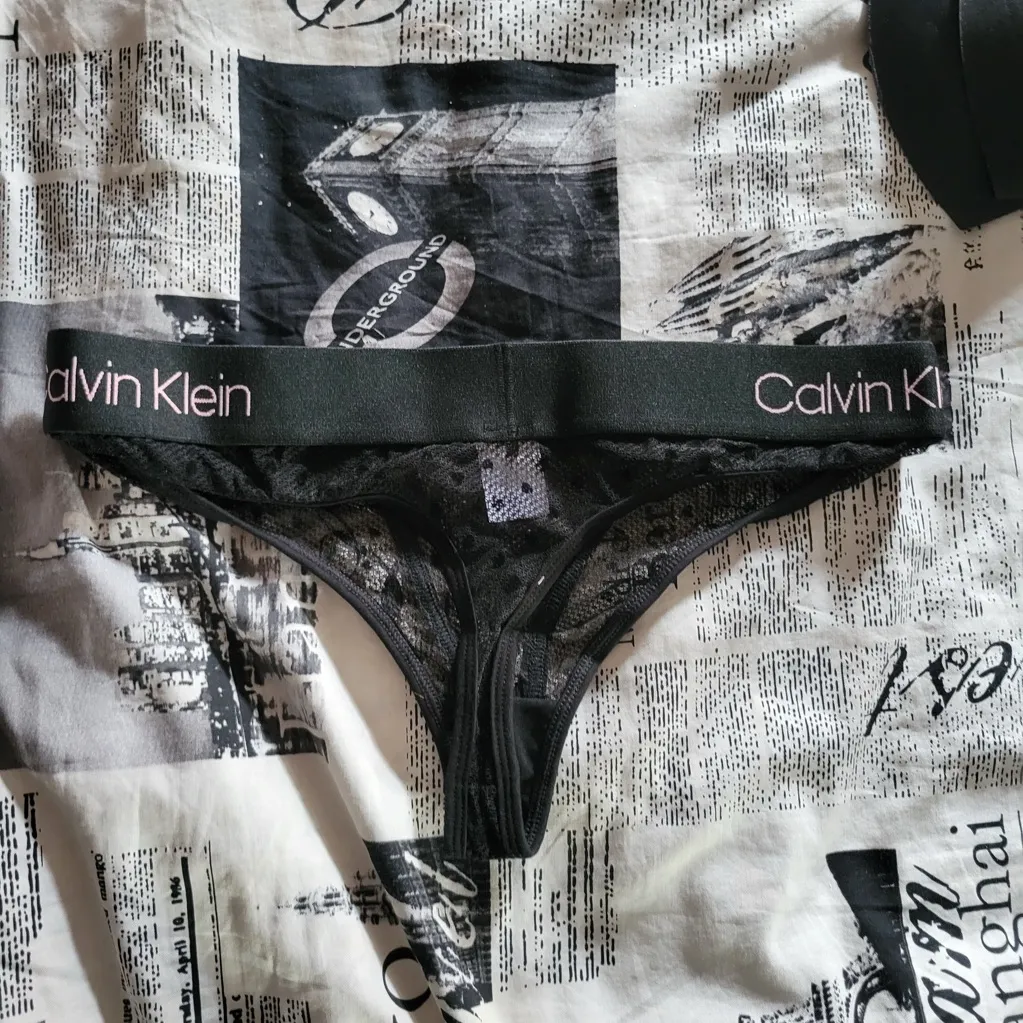 Calvin Klein Black  Mesh Heart Bralette Size Large - Image 3