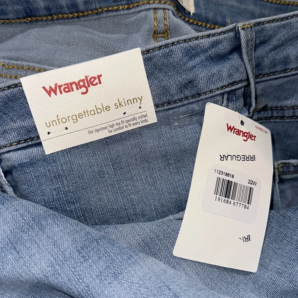 NWT Wrangler Women's High Rise Unforgettable Skinny Jeans - Image 10