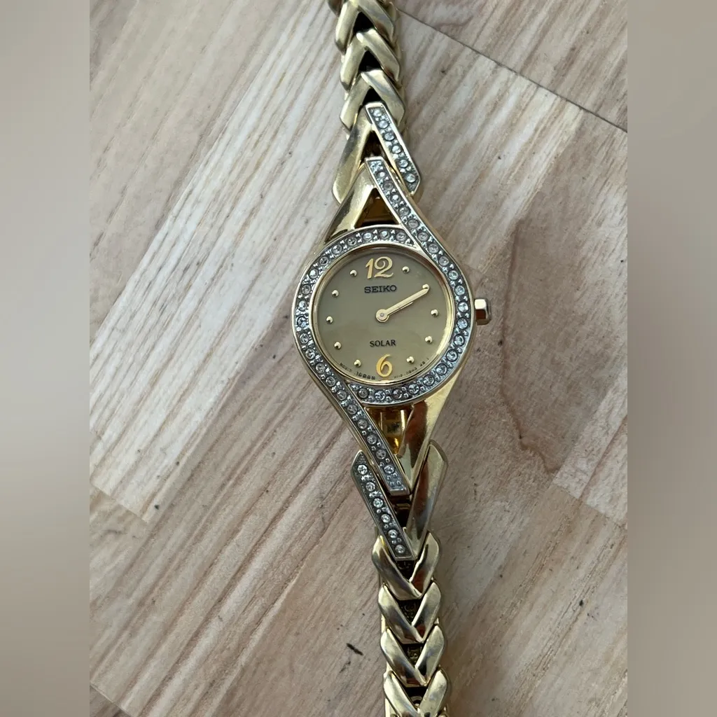 Seiko Solar Stunning Ladies Watch Gold-tone Bracelet Dial Case Crystals Galore - Image 3