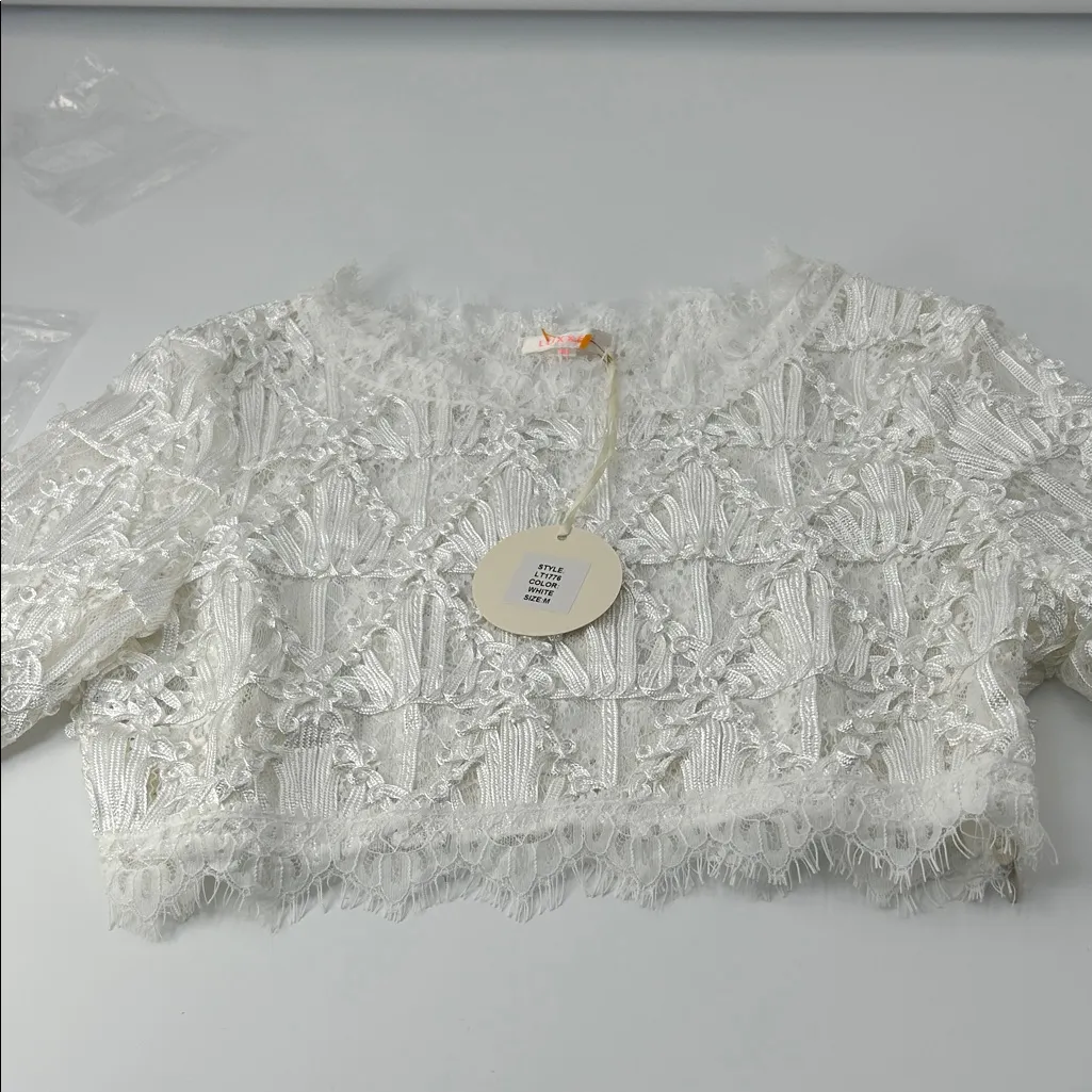 Luxxel White Textured Lace Crop Top - Image 3