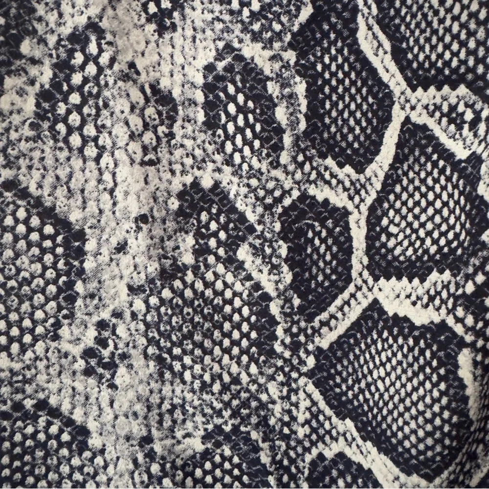 Rebecca Taylor 100% Silk Snakeskin Print Tank Top Keyhole Neck Sleeveless Light - Image 8