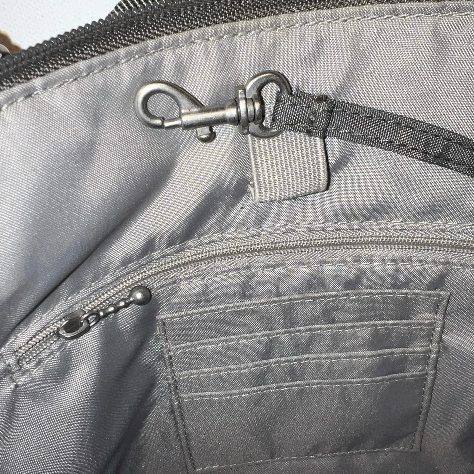 Baggallini Nylon Adjustable Crossbody Travel Bag Purse Embossed Gray Leopard - Image 8