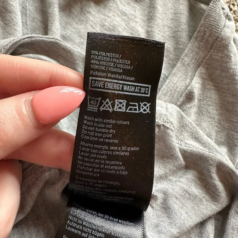 gray sleeveless logo tank top size XXS - Image 8