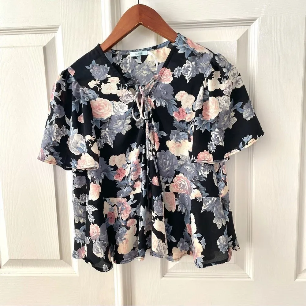 Kimichi Blue black floral tie front short sleeved top - Image 10