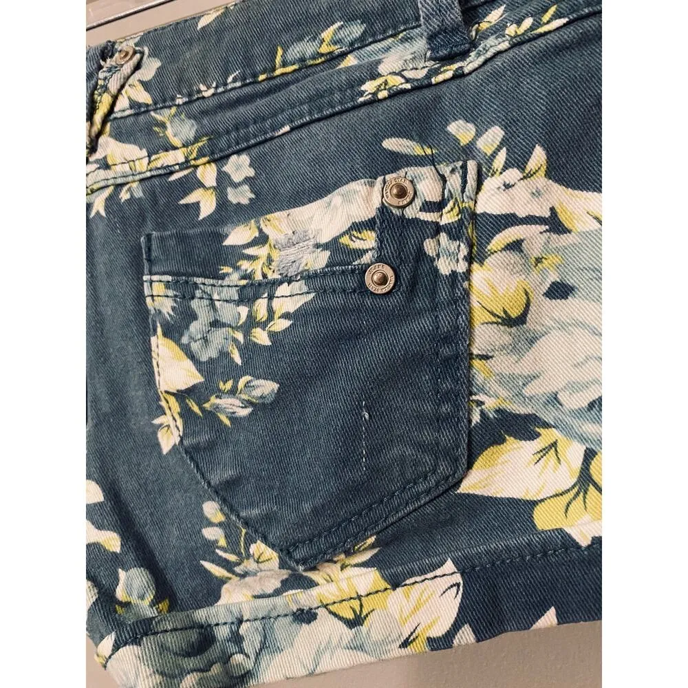 Vanilla Star Blue & White Floral Cotton Blend Denim Jean Shorts Women Sz 3 - Image 8