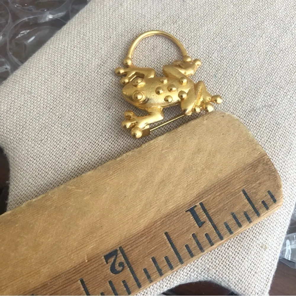 Vintage Gold Tone Frog Brooch - Image 3
