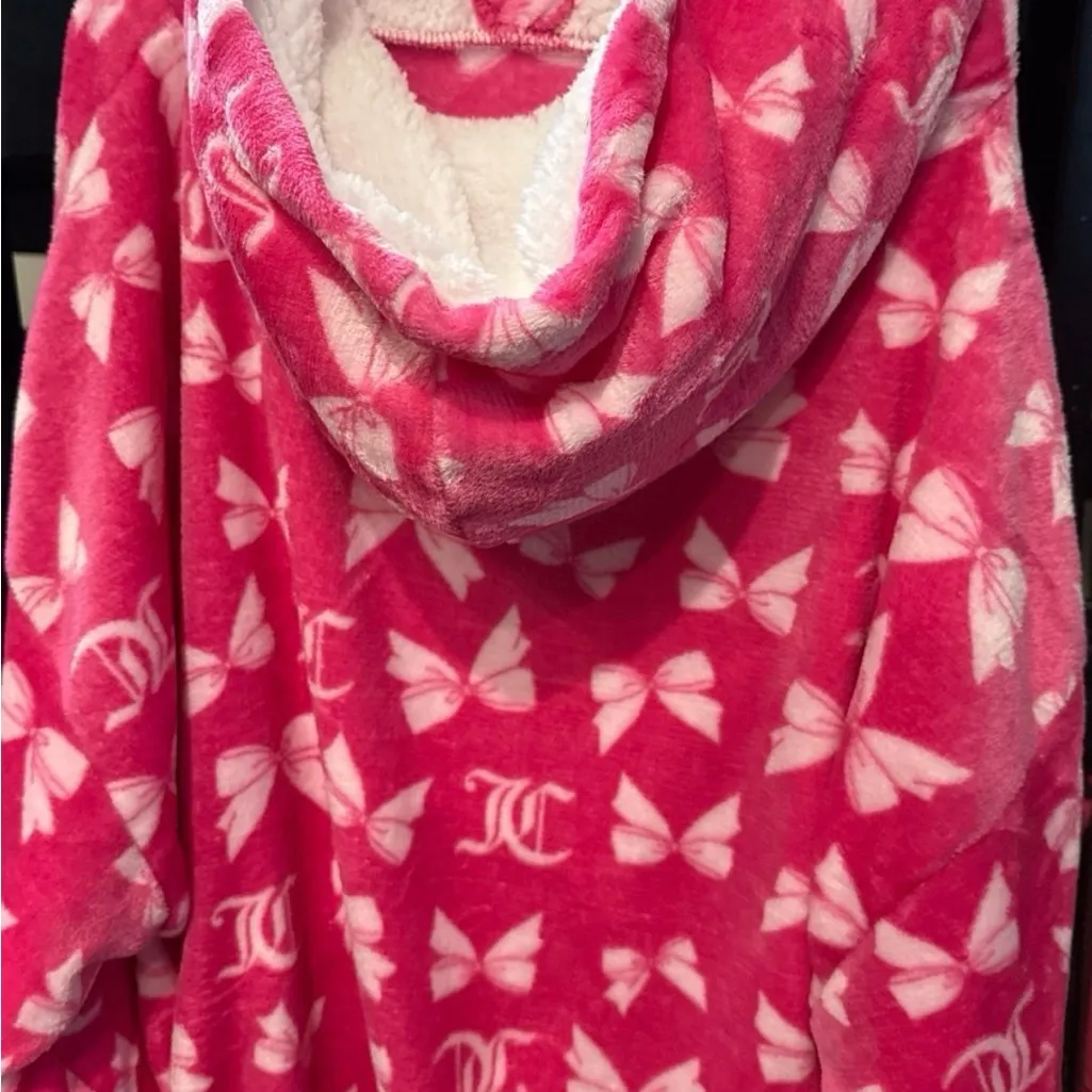 Juicy Couture Coquette Pink Bow Print pullover robe with hood - Image 5