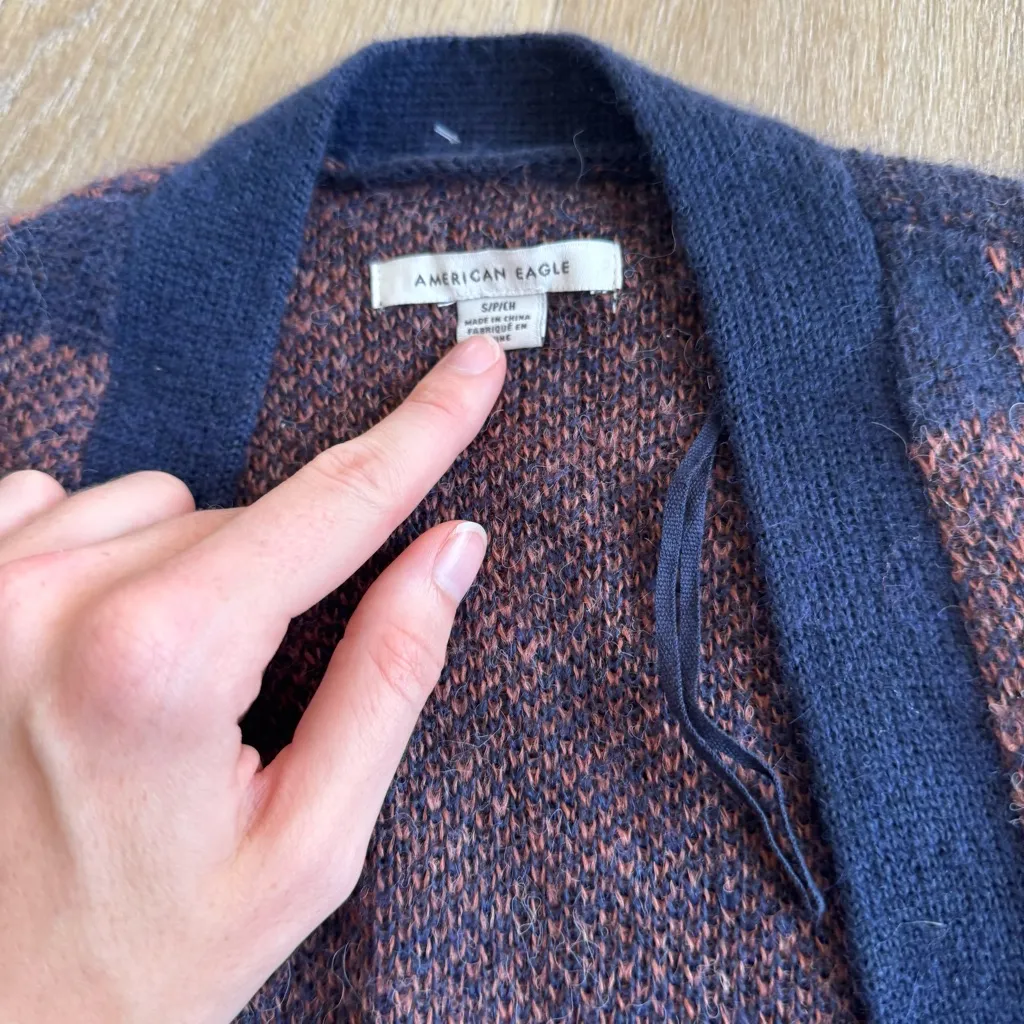 American Eagle Plaid Oversized Navy and Rust Open Cardigan - Image 5