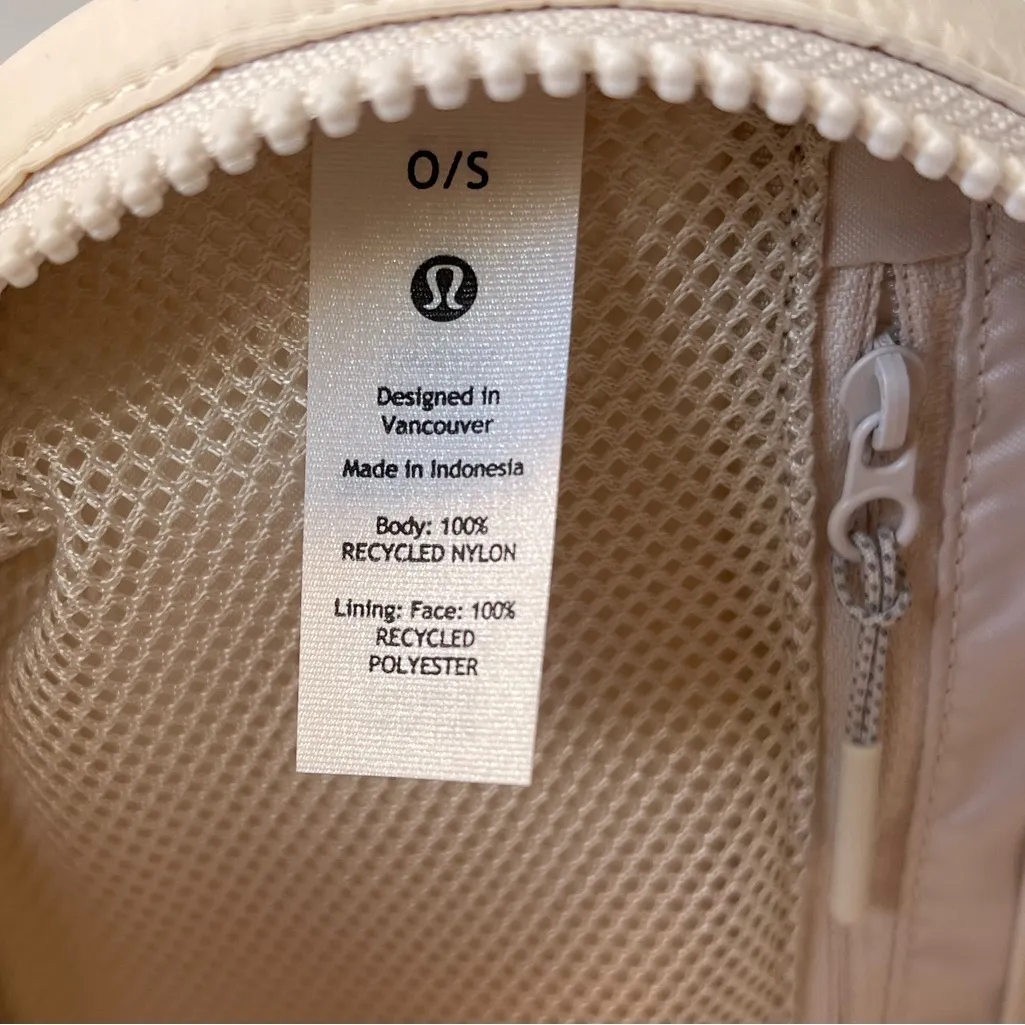 Lululemon Oval Top Access Kit Vol 3.5 L in White Opal - Image 9