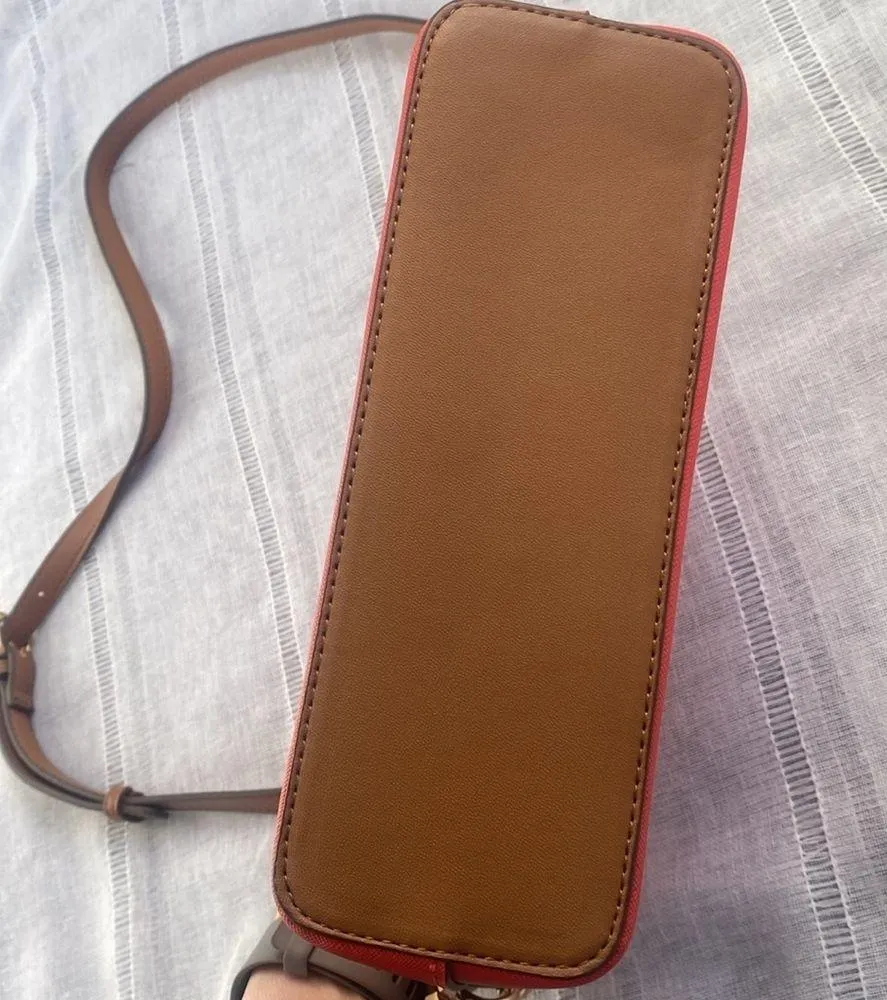 Ann Klein NWOT deep coral shoulder bag with gold embellishments. - Image 5