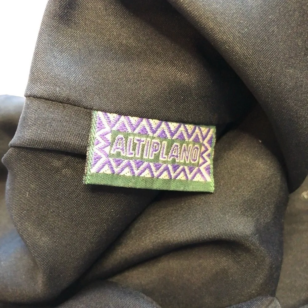 Altiplano Embroidered Cotton Red Boho Tassel Bag - Image 9