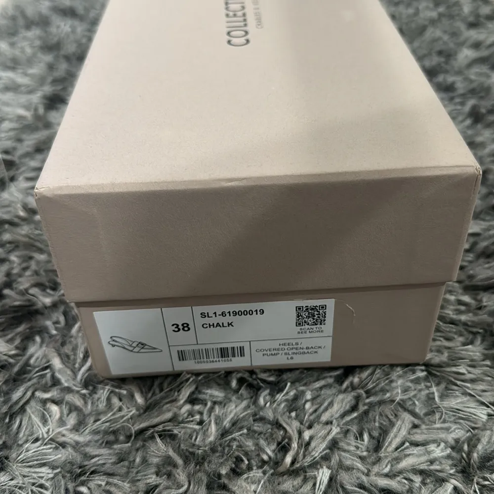 Charles & Keith Gabine Leather Interlocking Slingback Pumps in Chalk, Size 38/8 - Image 7