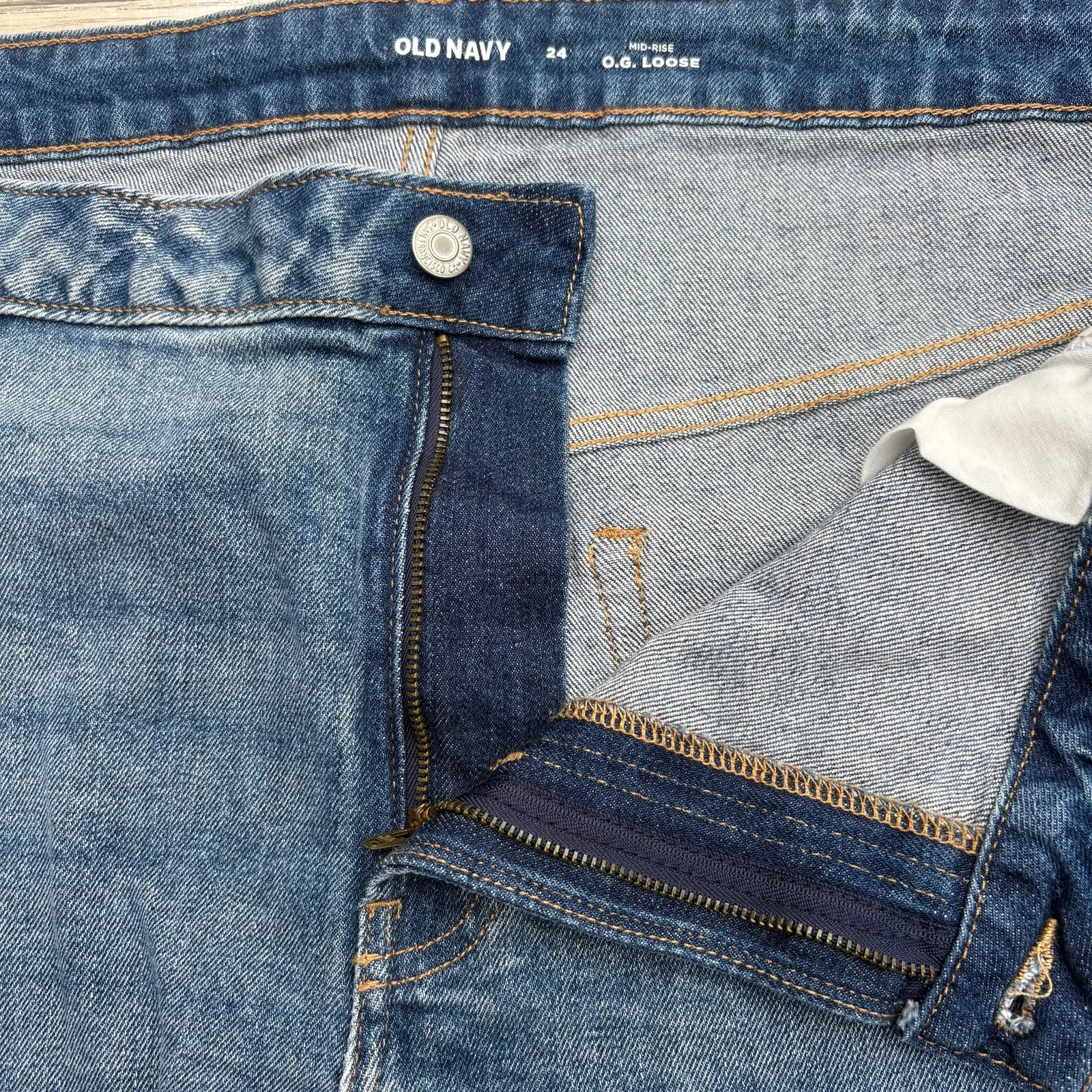 Old Navy Jean Shorts Sz 24 Plus Size Mid Rise OG Loose Blue Denim Casual NWT - Image 2