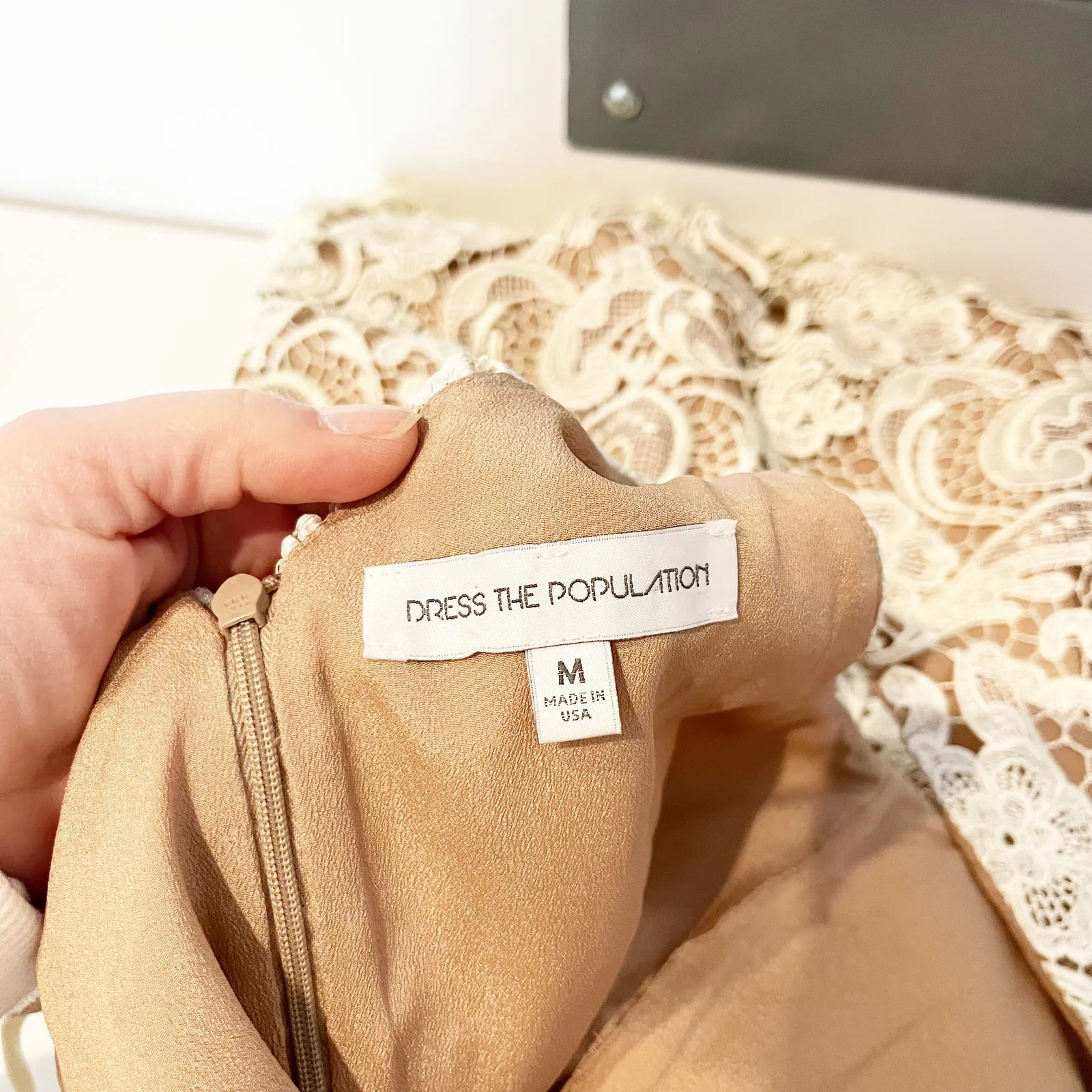 Dress The Population Ava V Neck Lace Lined Mini Dress Ivory Medium - Image 2