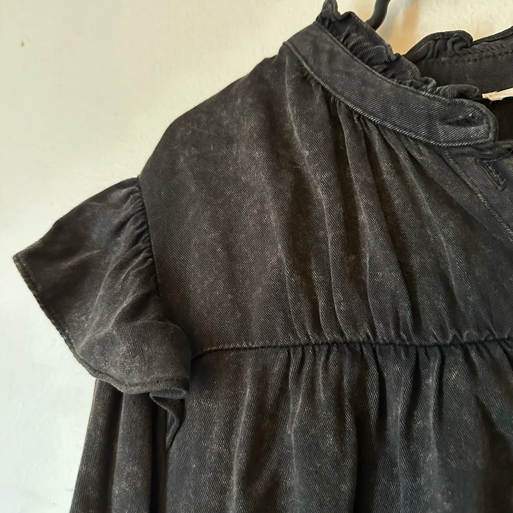 Elegant Black Ruffled Dress - Image 4