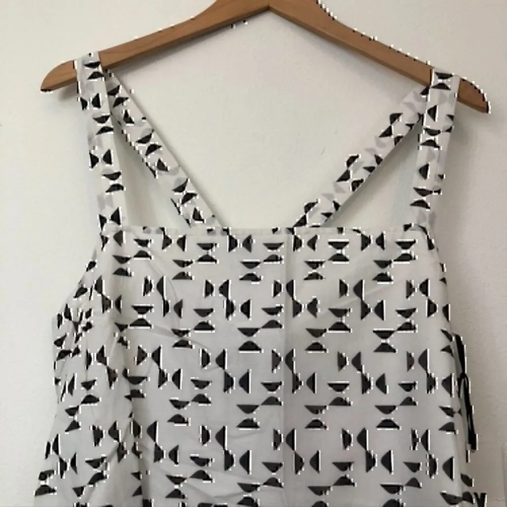 NEW NWT W BY WORTH Off White Black Border Print Criss Cross Strap Blouse Tank 10 - Image 2