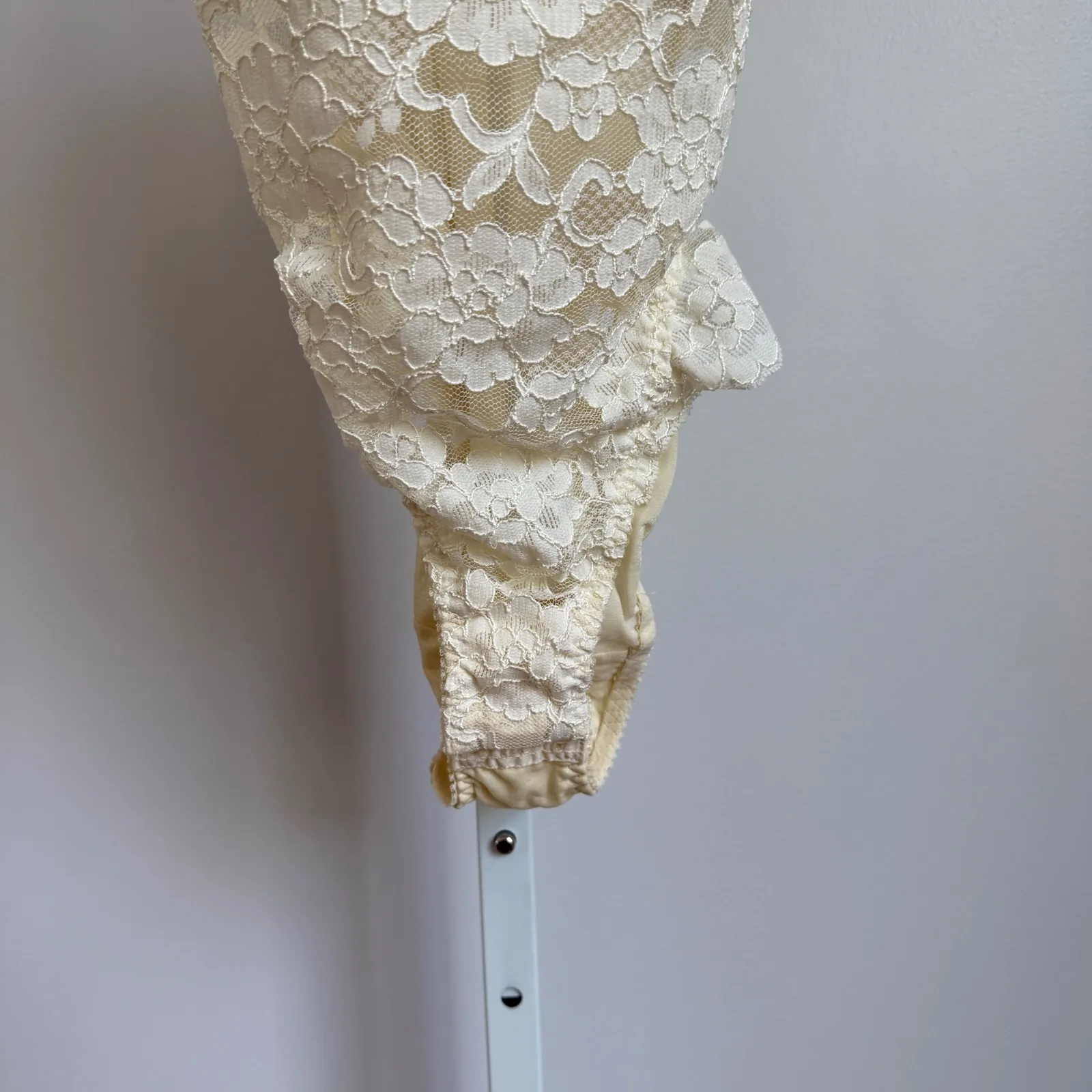 VTG Victoria's Secret Teddy Bodysuit‎ Ivory Lace Lingerie Size 34A Retro - Image 3