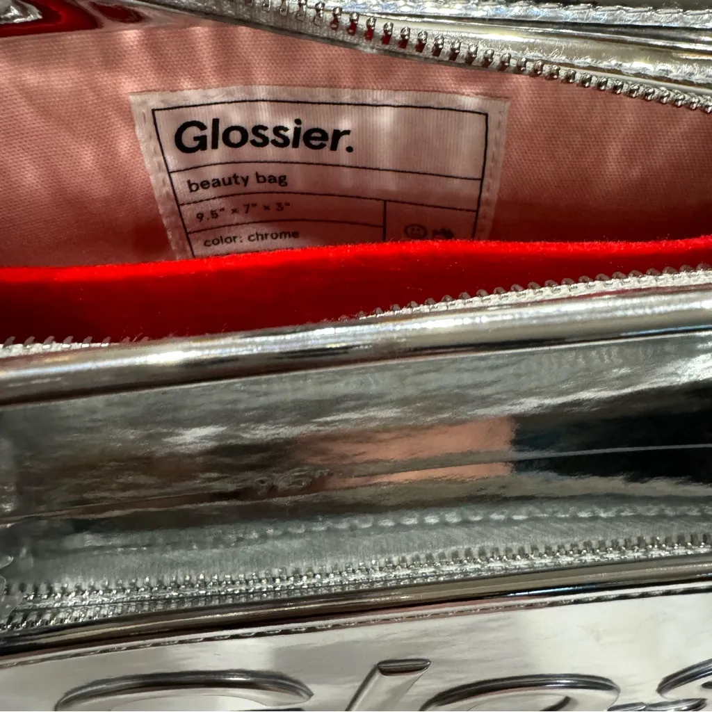 Glossier Chrome Beauty Bag nwt Silver - Image 9