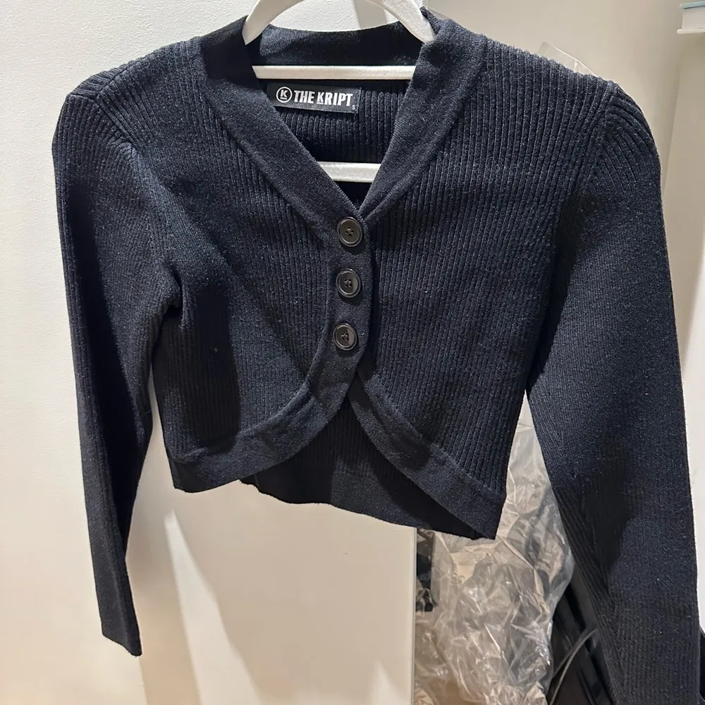 Cropped Black Sweater - Image 2