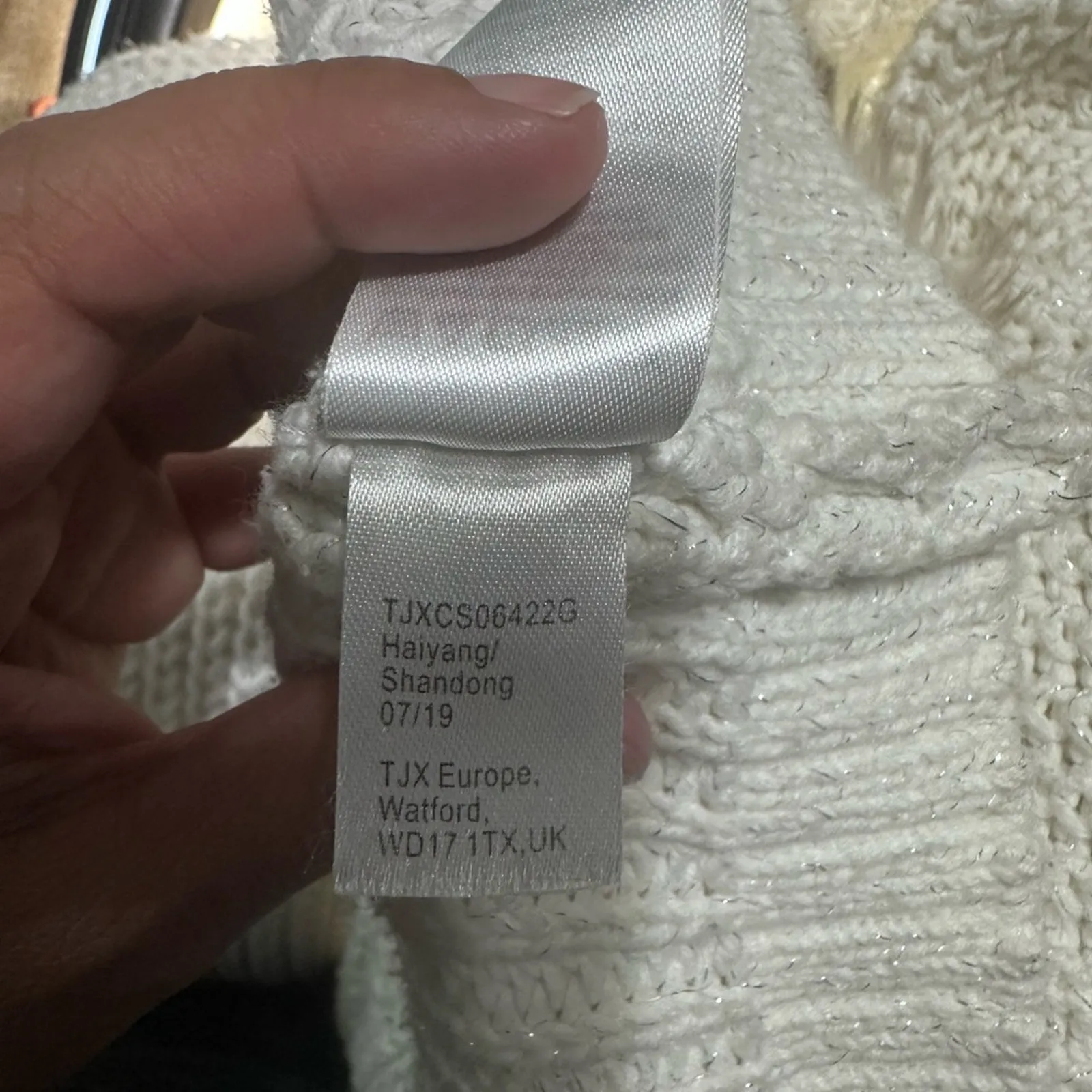 Tahari Cardigan Sweater – Faux Fur Pockets, Cozy Chic Layer - Image 10