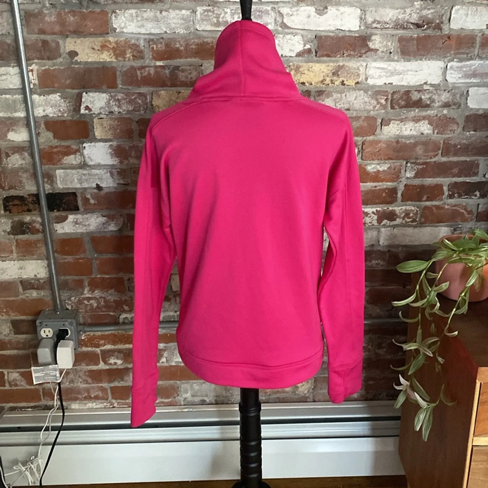 Under Armour Loose Hunt Hot Pink Long Sleeve Sweatshirt Women Size M - Image 7
