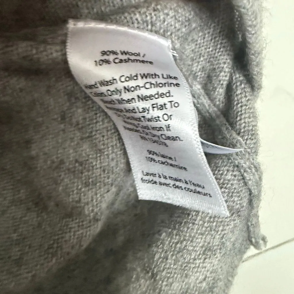 Vineyard Vines Women’s XS Grey Cashmere Fringe Sweater - Image 3