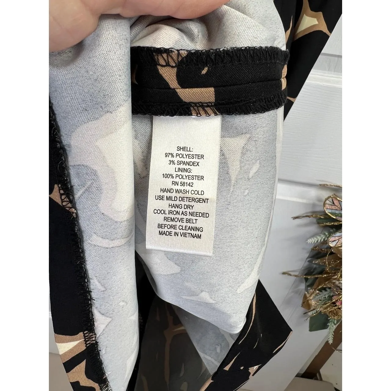 LONDON TIMES Dress Size 4 Black Floral Sheath Sleeveless Belted Modern Abstract - Image 10