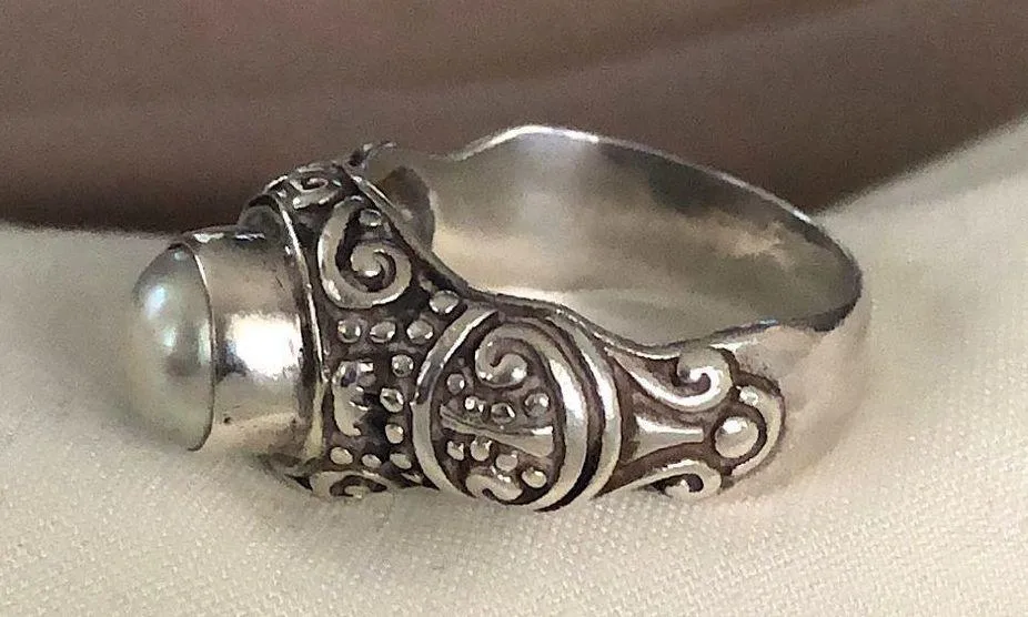 Vintage Pearl and Sterling Sterling Filigree Ring Sz 6 - Image 9