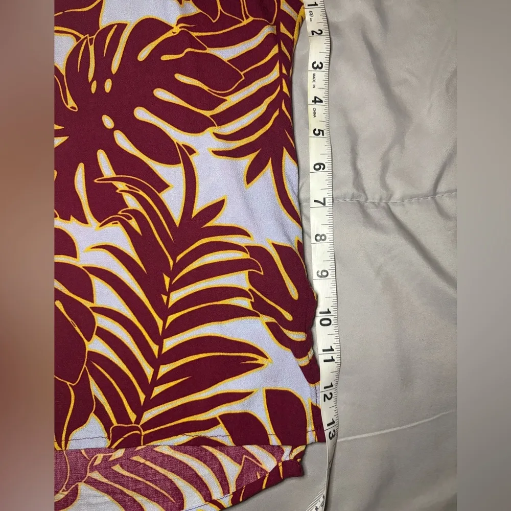 White Short Sleeve Boxy Blouse with Tropical Leaf Pattern - Image 5