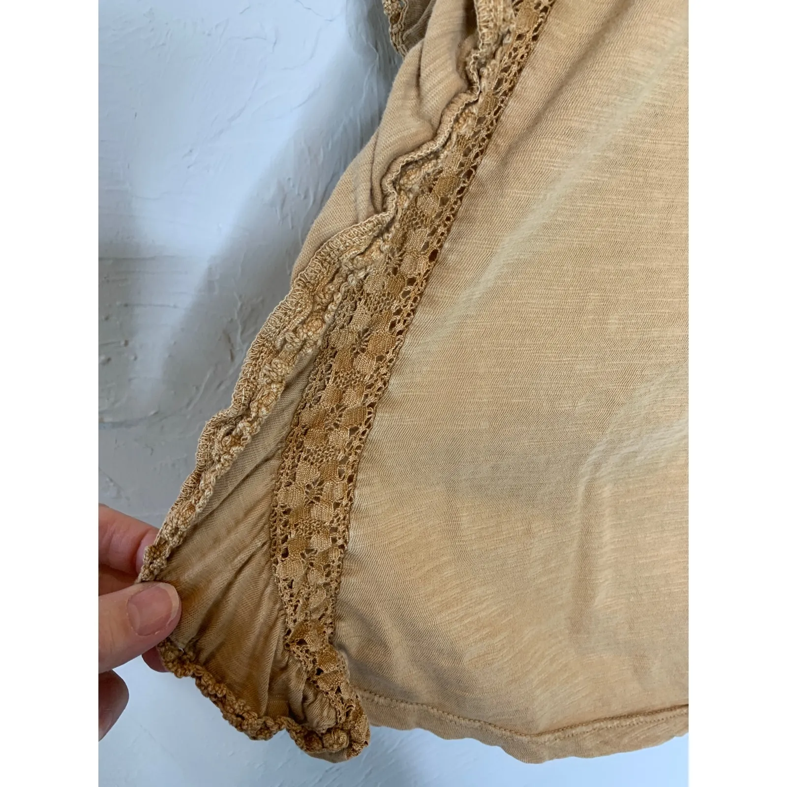 Free People “Le Femme Tee” Sandstone Short Ruffled Sleeve Blouse Sz Large - Image 13