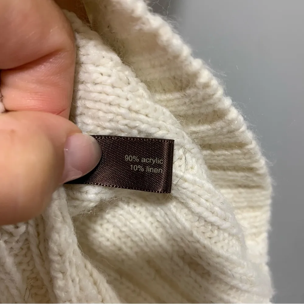 The Limited  Cream Colored Sweater Top  - Size Medium - Image 4